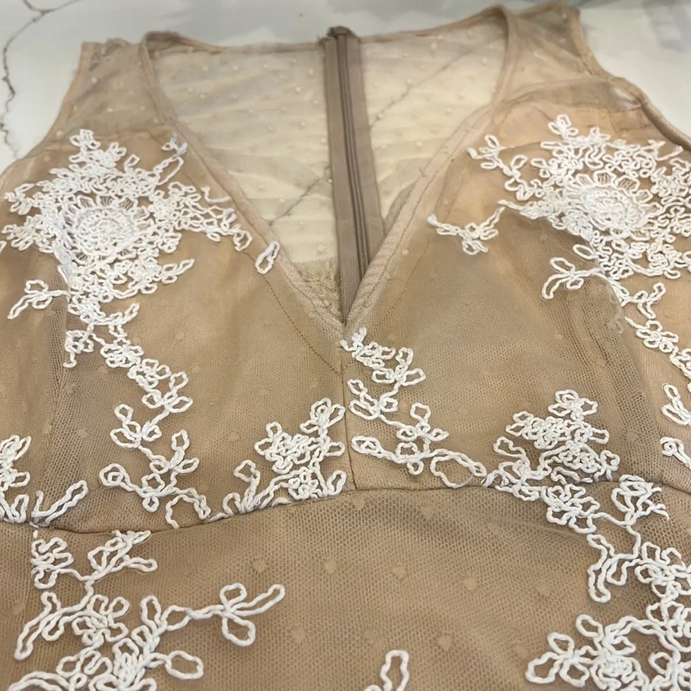NBD stunning Beige with beautiful White Embroidery overlay dress. Sleeveless L - Picture 15 of 16